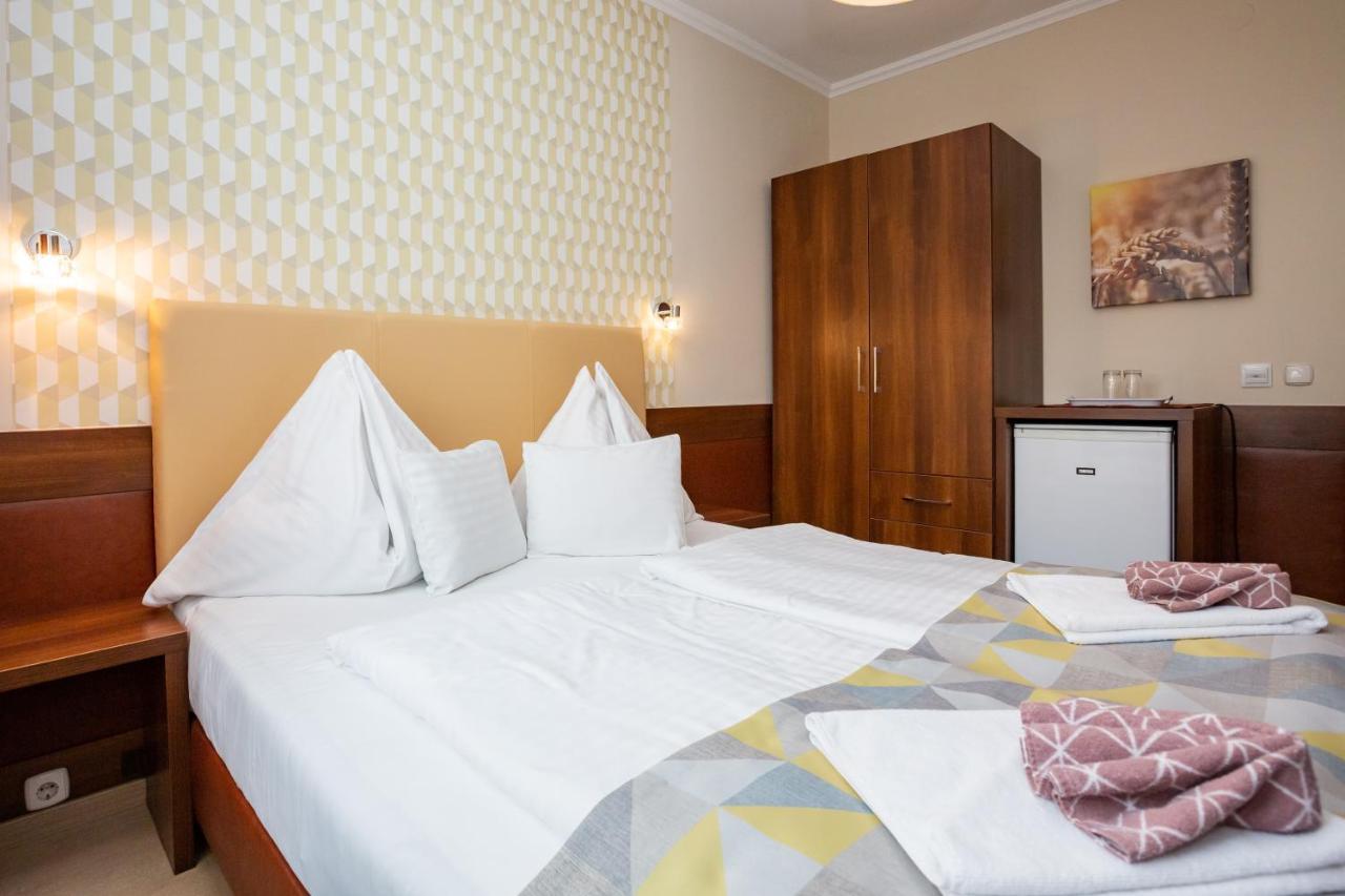 Hotel Pavai Hajdúszoboszló Exteriör bild