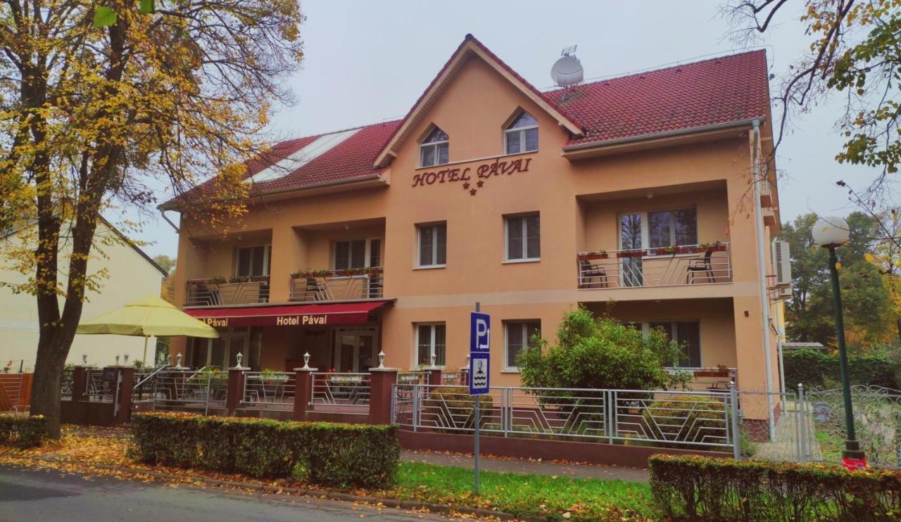 Hotel Pavai Hajdúszoboszló Exteriör bild
