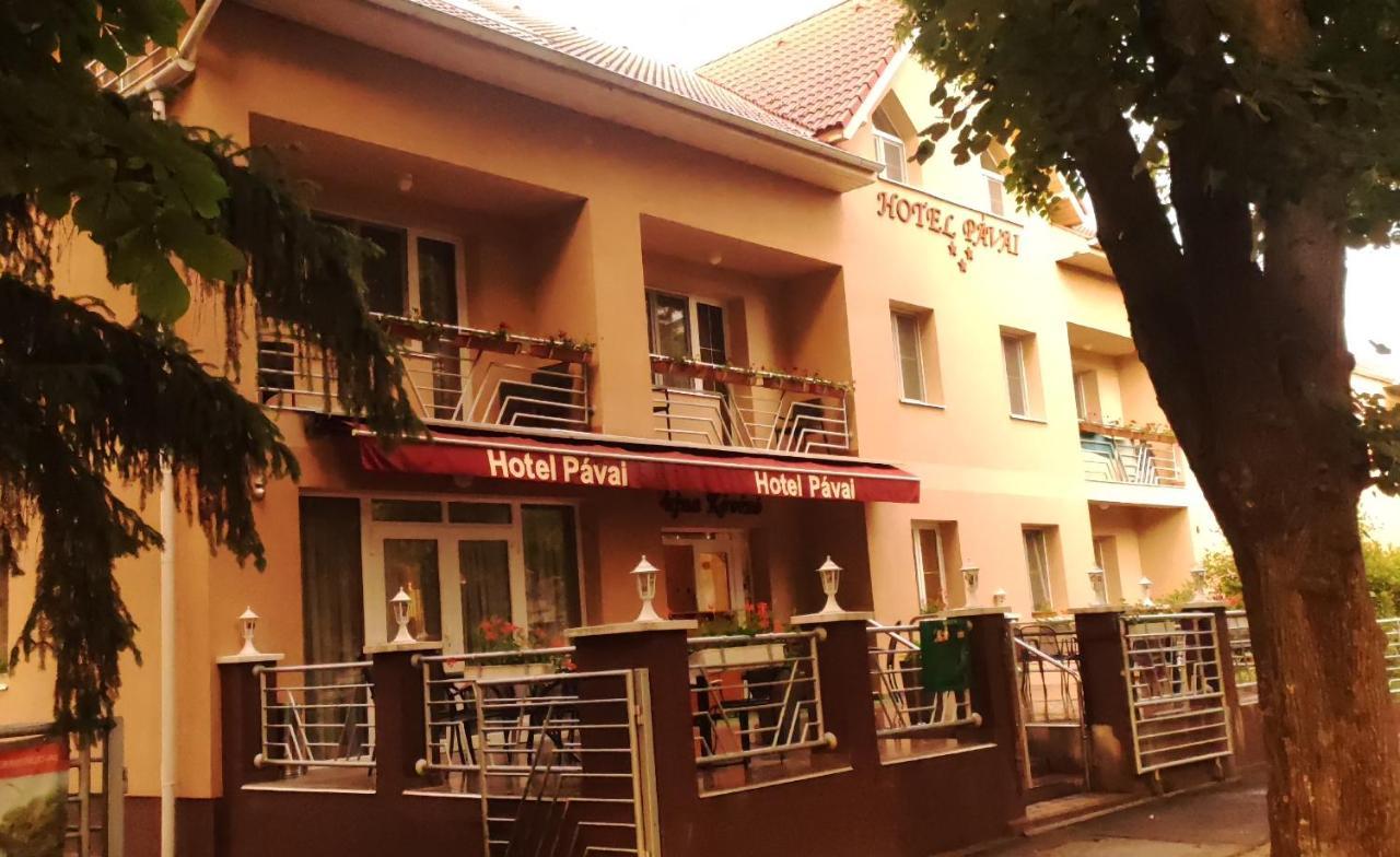 Hotel Pavai Hajdúszoboszló Exteriör bild
