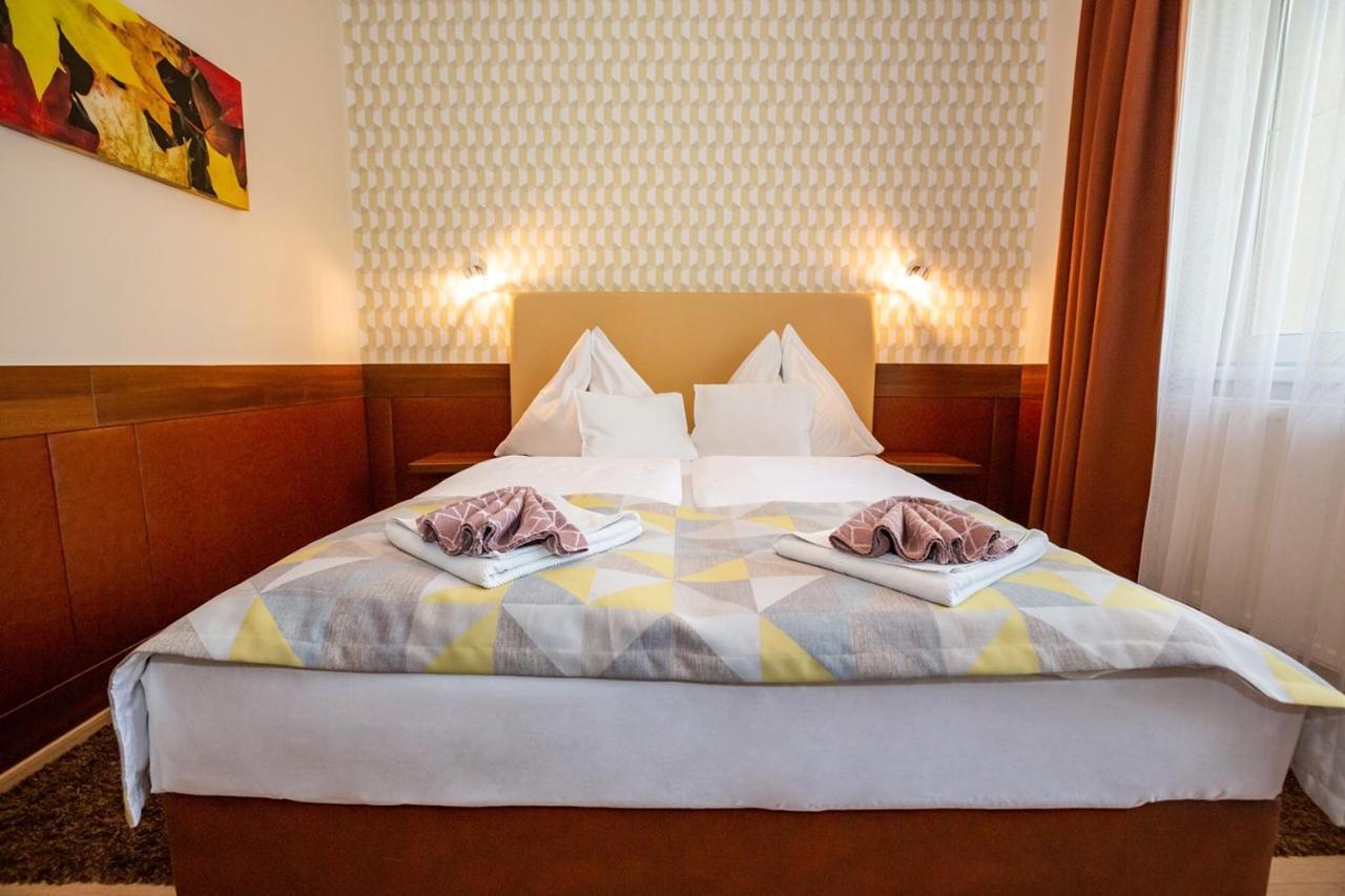Hotel Pavai Hajdúszoboszló Exteriör bild