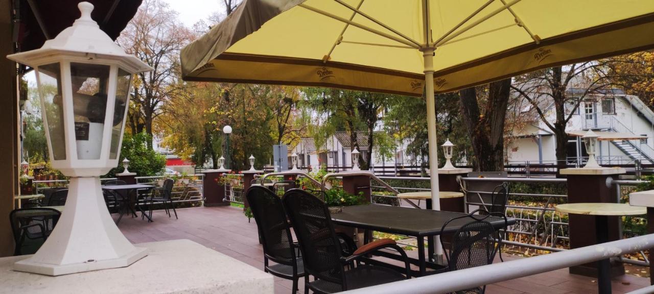 Hotel Pavai Hajdúszoboszló Exteriör bild