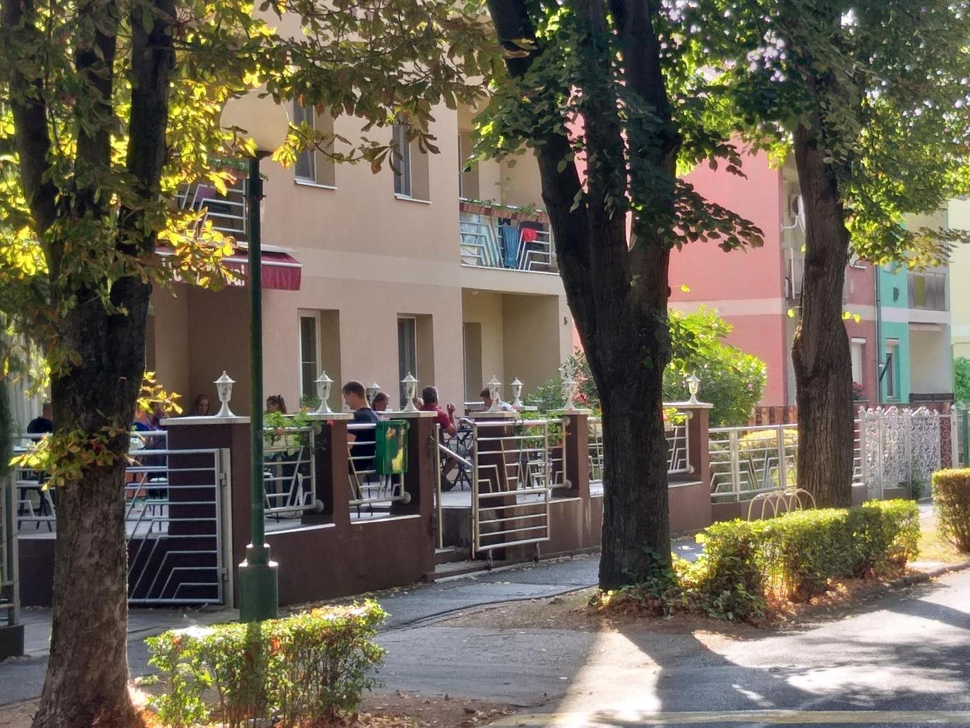 Hotel Pavai Hajdúszoboszló Exteriör bild