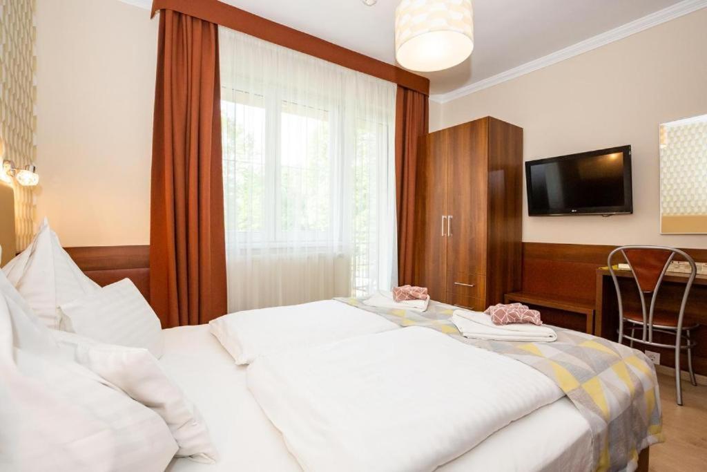 Hotel Pavai Hajdúszoboszló Exteriör bild