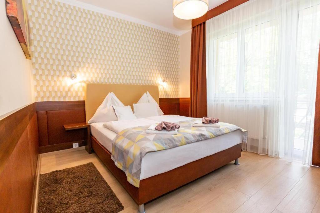 Hotel Pavai Hajdúszoboszló Exteriör bild