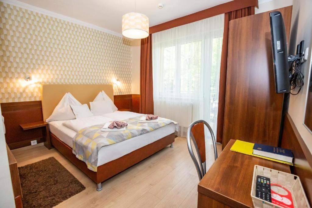 Hotel Pavai Hajdúszoboszló Exteriör bild