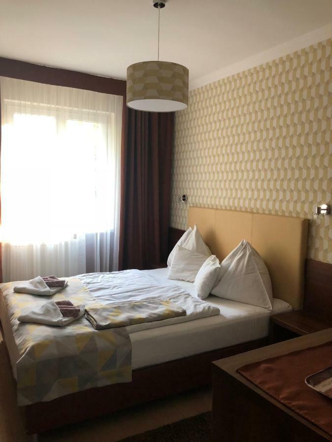 Hotel Pavai Hajdúszoboszló Exteriör bild