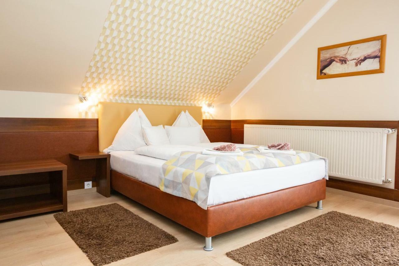 Hotel Pavai Hajdúszoboszló Exteriör bild