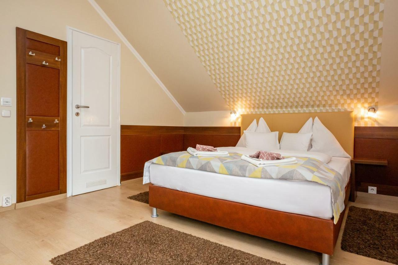 Hotel Pavai Hajdúszoboszló Exteriör bild