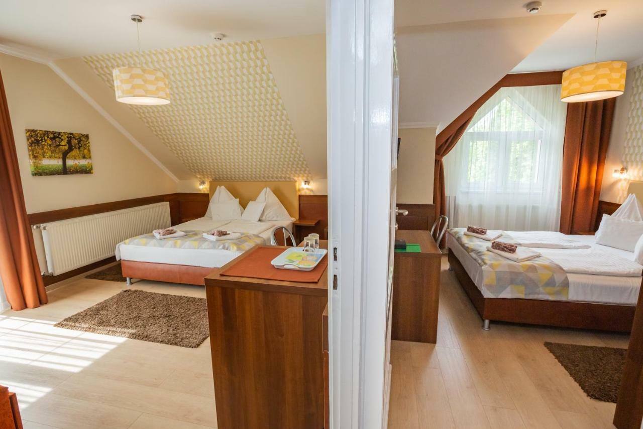 Hotel Pavai Hajdúszoboszló Exteriör bild